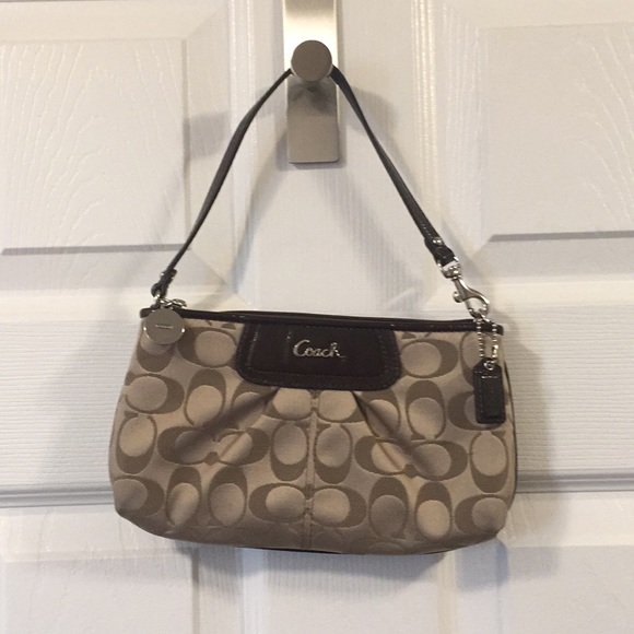 Coach Clutch - Picture 2 of 5